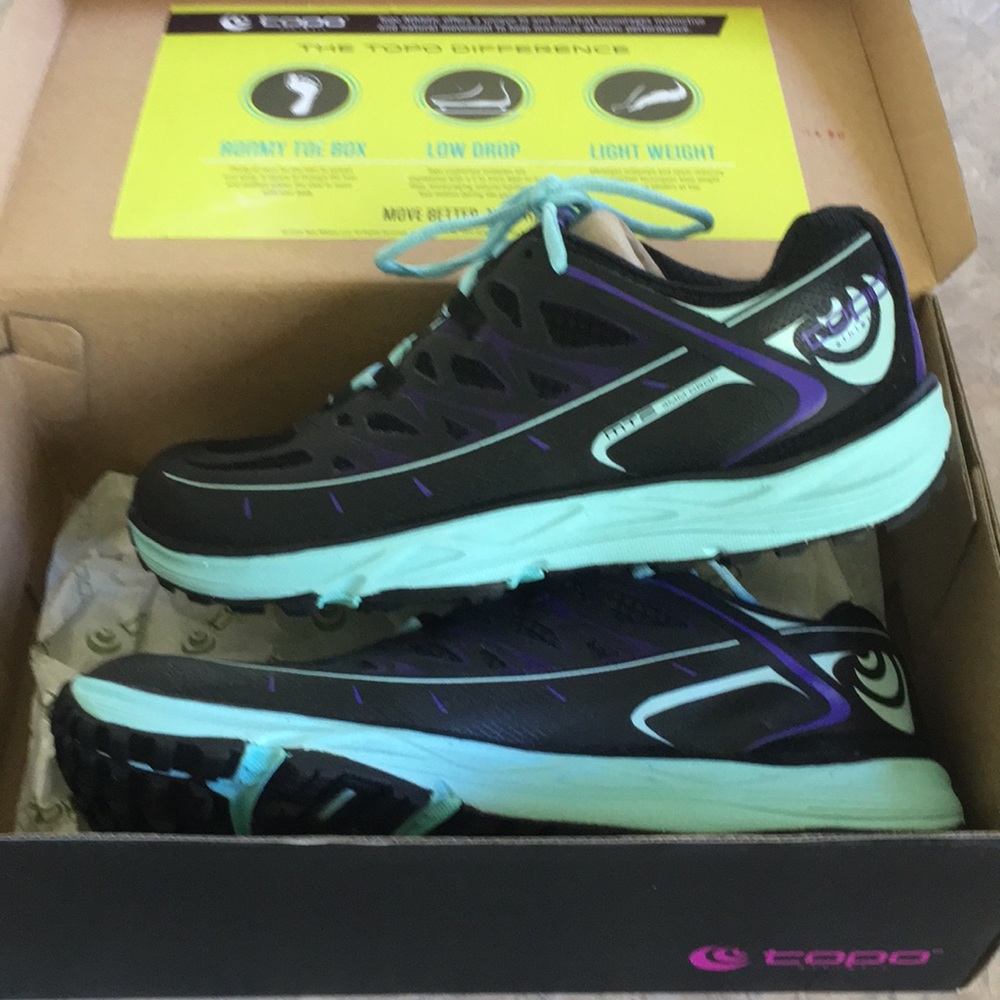 Topo athletic shoes brand new